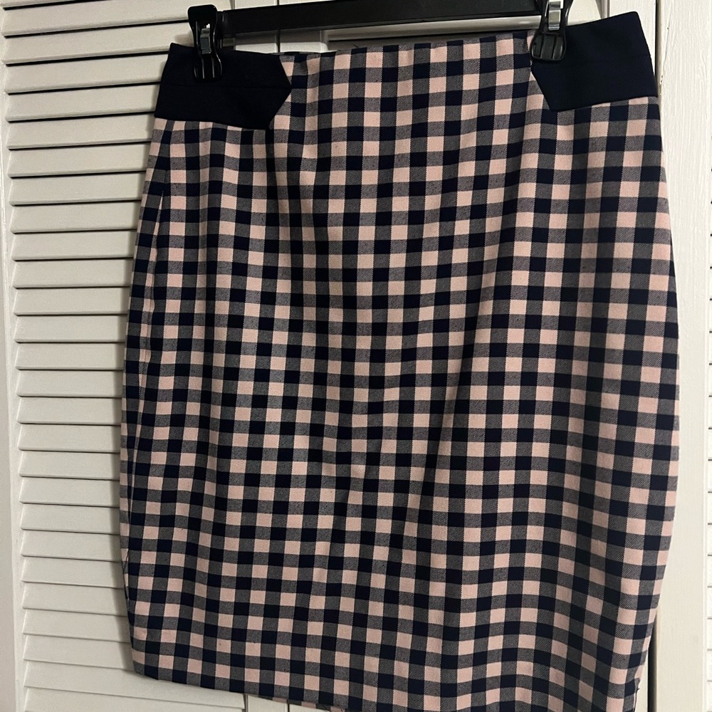 Limited skirt